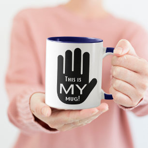 Das ist meine Tasse! Händeschreuse-rechte Hand anh Tasse