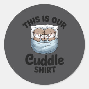 Das ist unser Kuschel-Shirt mit niedlichen Ottern Runder Aufkleber