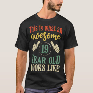 Das ist was für ein Phantastisches 19. Geschenk 19 T-Shirt
