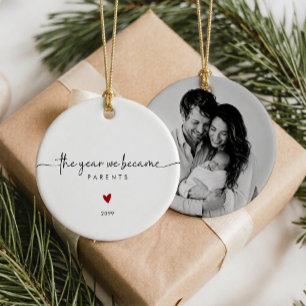Das Jahr, in dem wir Eltern wurden - Weihnachtssch Keramik Ornament