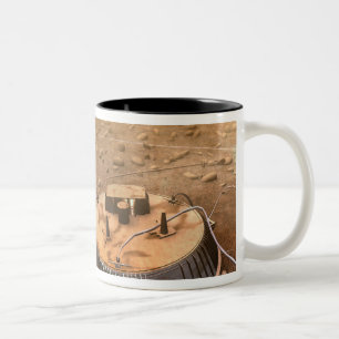 Das Konzept des Künstlers Zweifarbige Tasse