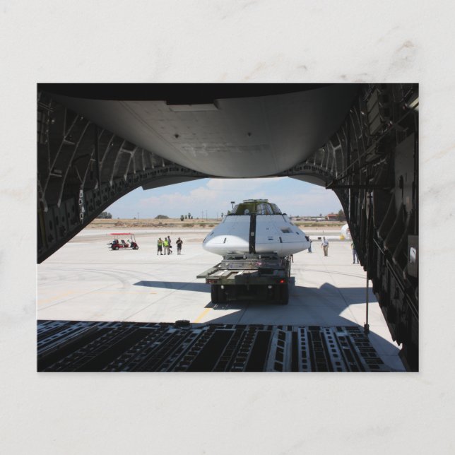 Das Laden von Orion-Raumfahrzeugen Postkarte (Vorderseite)
