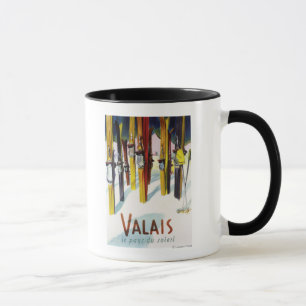 Das Land des Sonnenscheins - Skis stehend im Tasse