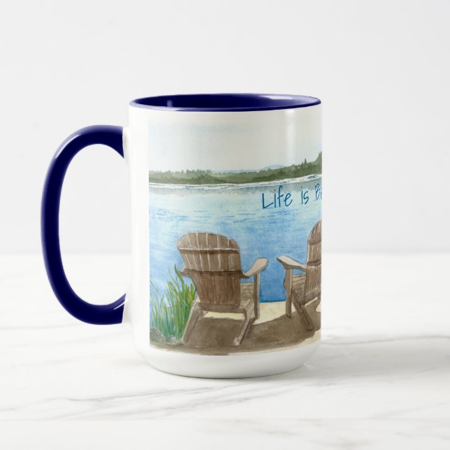 Das Leben am See ist besser, Adirondack-Stühle, Ta Tasse (Links)