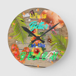 Das Leben am Strand tropischen Sommerspass ist bes Runde Wanduhr