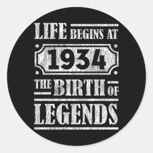 Das Leben beginnt 1934 mit der Geburt der Legende  Runder Aufkleber