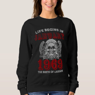 Das Leben beginnt im Januar 1969 mit der Geburt vo Sweatshirt