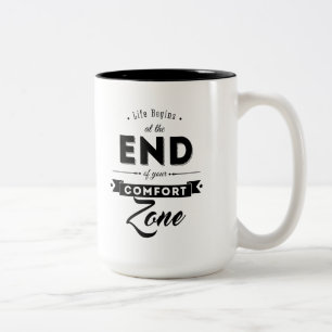 Das Leben fängt am Ende Ihrer Komfortzone an Zweifarbige Tasse