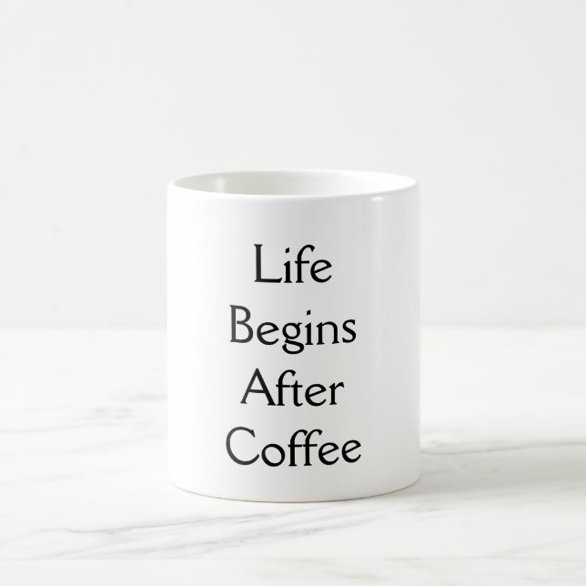 Das Leben fängt nach der Kaffeetypografie an Kaffeetasse (Mittel)