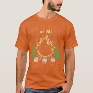 Das Leben im Camping wird durch das Lagerfeuer bes T-Shirt