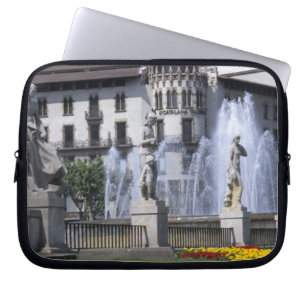 Das Leben in Spanien die schöne Plaza Cataluna mi Laptopschutzhülle