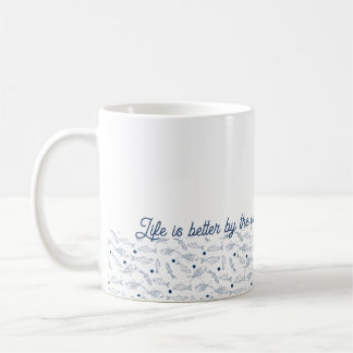 Das Leben ist besser am Meer, Fischmuster an der K Kaffeetasse