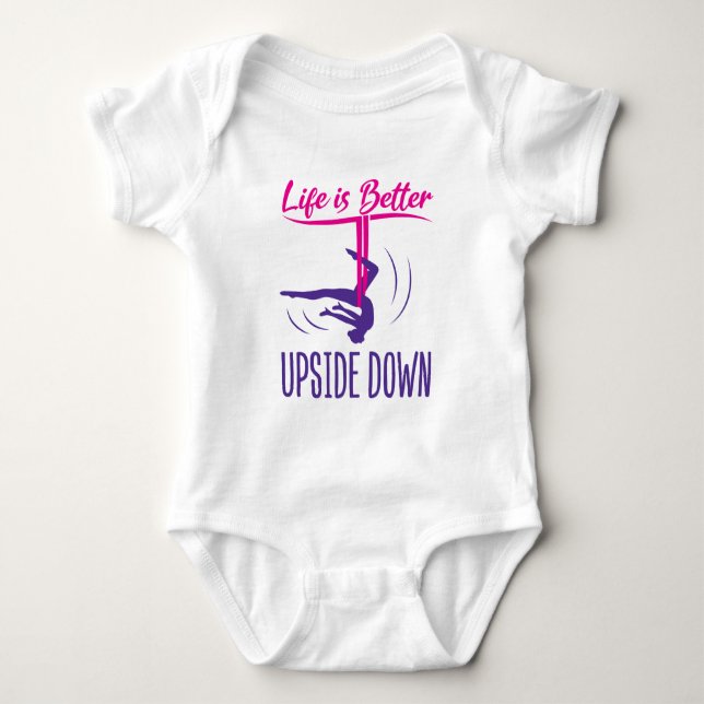 Das Leben ist besser auf dem Luftweg Yoga Baby Strampler (Vorderseite)