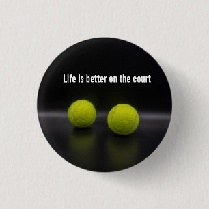 Das Leben ist besser auf dem Platz mit Tennisball Button