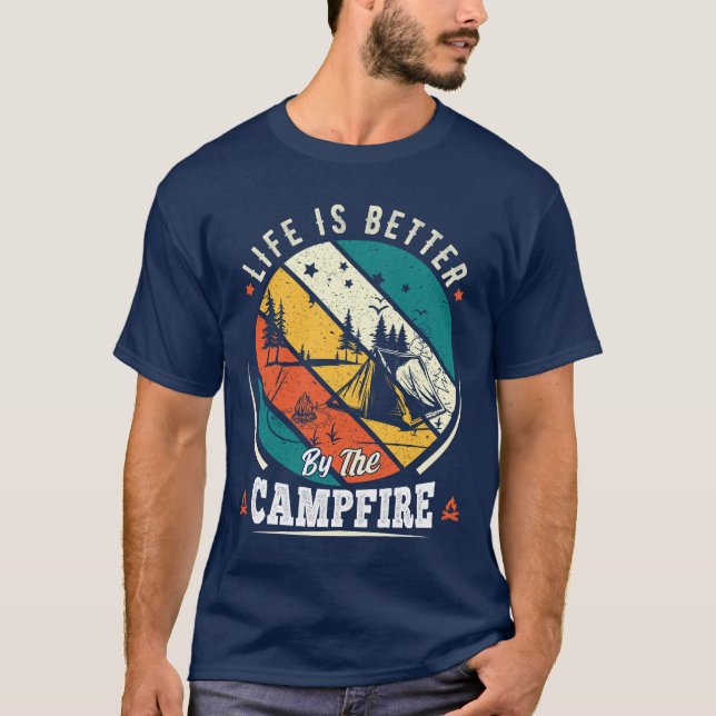 Das Leben ist besser durch das Campfire Funny Camp T-Shirt (Vorderseite)