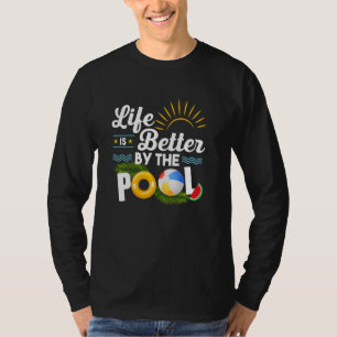 Das Leben ist besser im Sommer der Sommerferien im T-Shirt