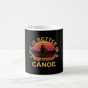 Das Leben ist besser in einem Kanu-Bigfoot-Retro Kaffeetasse