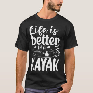 Das Leben ist besser in einem Kayak Einfaches T-Sh T-Shirt