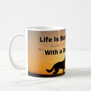 Das Leben ist besser mit einem Hund, einem kleinen Kaffeetasse