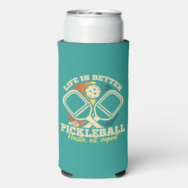 Das Leben ist besser mit Pickleball Retro-Grafik Selters Dosenkühler (Seltzer Rückseite)