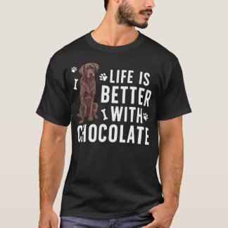 Das Leben ist besser Schokoladen-Labrador-Besitzer T-Shirt