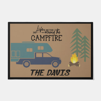 Das Leben ist besser um das Campfeuer Personalisie Fußmatte