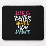 Das Leben ist besser, wenn man sonnige Tänzerin ta Mousepad<br><div class="desc">Das Leben ist besser, wenn man tanzt. Funny inspirierendes Tanzdesign für diejenigen, die tanzen Liebe, wann immer sie die Musik hören. Coole Vintage, grunge und Not leidende Ware für berufliche Tänzer oder diejenigen, die Liebe zu tanzen für Spaß. Ideal, um Tanzaufführungen am National Dance Day zu feiern. Großartiges Weihnachtsgeschenk und...</div>