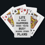 Das Leben ist... Funny Motivierend Zitat Spielkarten<br><div class="desc">"Das Leben ist das,  was passiert,  wenn man beschäftigt ist,  andere Pläne zu machen" lustige motivierend Zitat. Eine mächtige Erinnerung,  dass wir alle möglichen Ziele und Ambitionen für die Zukunft schaffen können,  aber wenn wir eine starke Zukunftsorientierung haben,  können wir vergessen,  in der Zwischenzeit in vollem Umfang zu leben.</div>