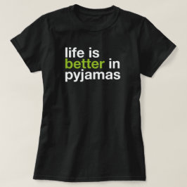Das Leben ist in Pyjamas besser - Minimal Typograp T-Shirt