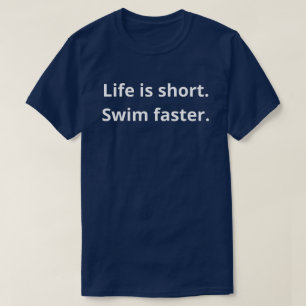 Das Leben ist kurz. Schneller schwimmen. T-Shirt
