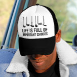Das Leben ist voller wichtiger Entscheidungen Golf Truckerkappe<br><div class="desc">Mit unserem "Life is Full Of Important Choices Golf Christmas Design" präsentieren wir Ihnen Ihre Liebe für Golf und Ferien. Dieses lustige und festliche Design vereint das Wesen, die richtigen Entscheidungen zu treffen - ob es nun darum geht, den perfekten Klub auszuwählen oder Weihnachtsjubiläum zu verbreiten. Ideal für Golfliebhaber, ist...</div>