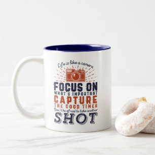 Das Leben ist wie ein Camera-Fotograf-Zitat Zweifarbige Tasse