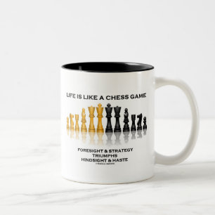 Das Leben ist wie eine Schachvorausschauungsstrate Zweifarbige Tasse