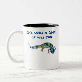 Das Leben mit einem Gecko macht mehr Spaß Zweifarbige Tasse