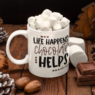 Das Leben passiert mit Schokolade und hilft bei de Kaffeetasse