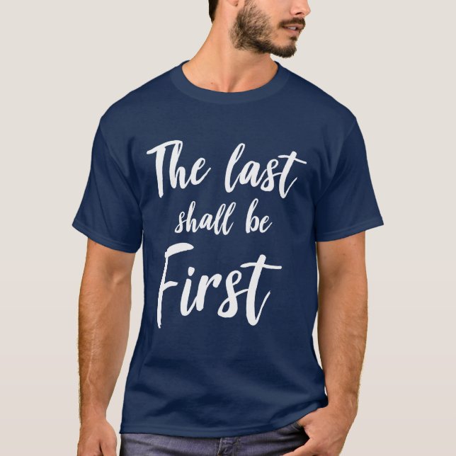 Das Letzte ist zuerst motivierend T-Shirt (Vorderseite)