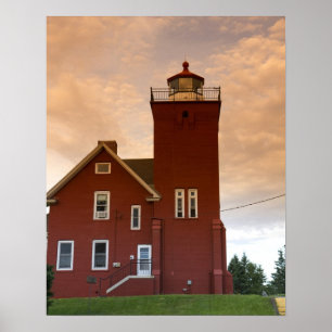 Das Leuchtturm mit zwei Häfen und Blick auf die Bu Poster