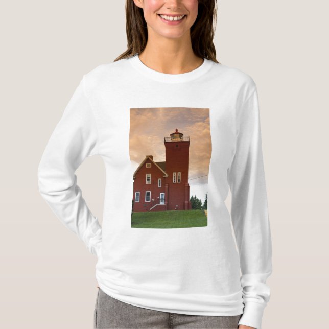 Das Leuchtturm mit zwei Häfen und Blick auf die Bu T-Shirt (Vorderseite)