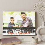 Das liebste Papa des Fotos Leinwanddruck<br><div class="desc">Entwerfen Sie Ihre eigenen modernen, maßgeschneiderten Leinwände mit einem Ihrer Lieblings-Fotos. Die moderne übergroße Typografie ist vollständig editierbar und liest derzeit "The Most Loved Papa in the world". Die Fotovorlage steht Ihnen zur Verfügung, um Ihr Bild, das im Landschaftsformat angezeigt wird, hinzuzufügen.</div>