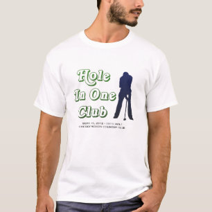 Das Loch der Männer in einem prahlenden T-Shirt