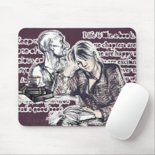 Das Mädchen liest ein Buch Mousepad