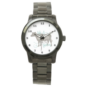 Das niedliche Leben der Kuh auf dem Bauernhof ist  Armbanduhr