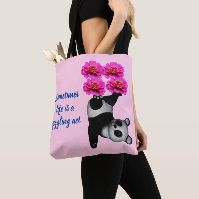 Das niedliche Leben der Panda Bären ist ein Juckre Tasche (Von Nahem)