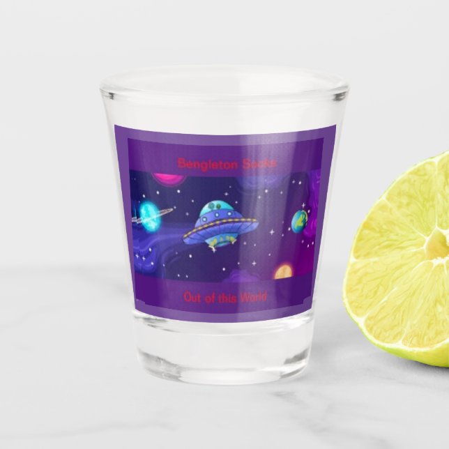 Das Offizielle "Bengleton: Out the World" Schnapsglas (Vorderseite)