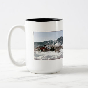 Das Opernhaus mit Schnee-Skulpturen Zweifarbige Tasse