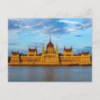 Das Parlaments gebäude in Budapest an der Donau Po