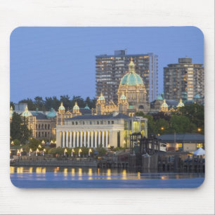 Das Parlamentsgebäude ist im Inneren beleuchtet Mousepad