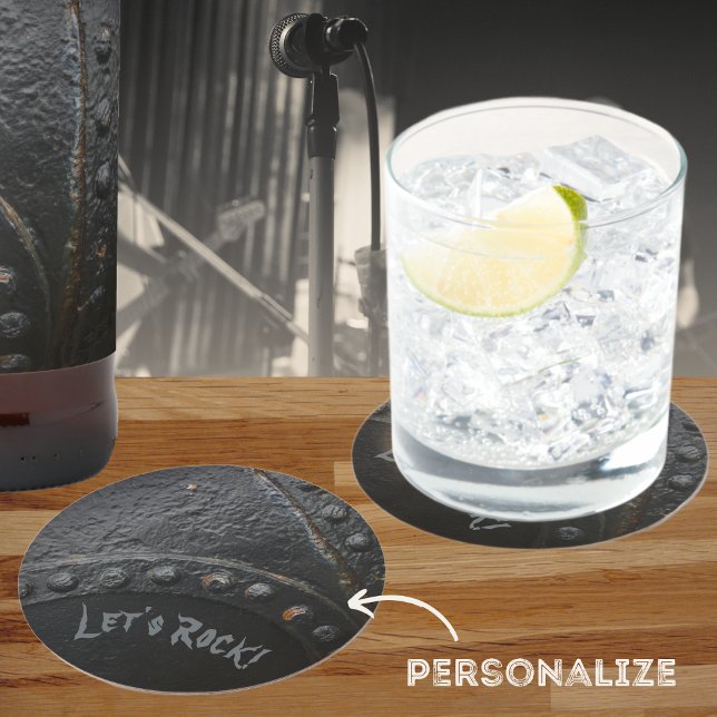 Das Party eines Mannes mit schwarzem Industriestan Runder Pappuntersetzer (Von Creator hochgeladen)