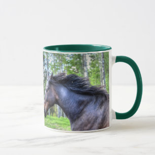 Das Percheron Pferd Foto läuft auf schwarzem Thoro Tasse
