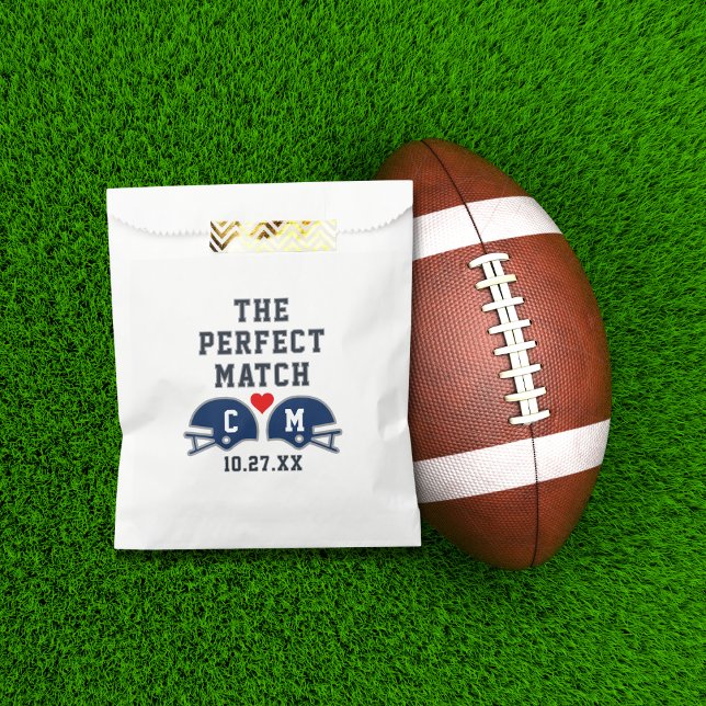 Das perfekte Match-Fußball-Hochzeitmonogramm Geschenktütchen (Football theme wedding game day tailgate party sports lovers championship love favor bag)